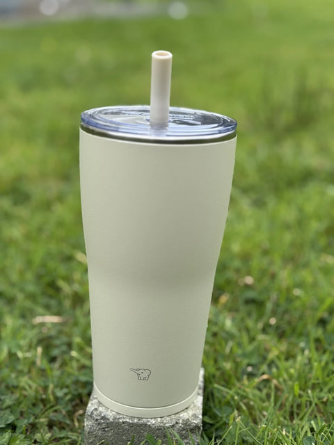 zojirushi beige straw tumbler on the grass
